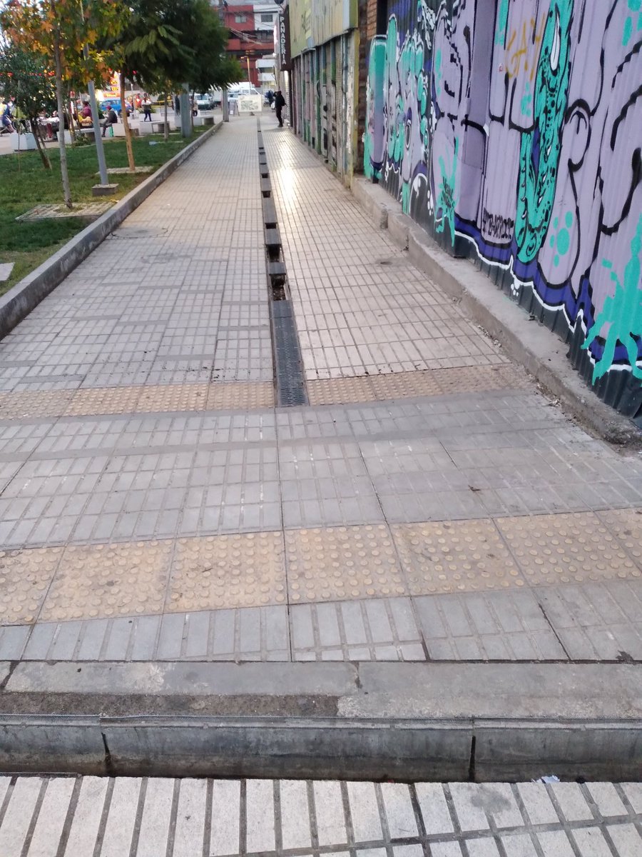 edgardkings's tweet photo. @Muni_Indep; @Seg_Publica_Ind ; @Duranbaronti; gente en situacion calle re-instalados en Severino Casorzo,costado de Alistore Pza Chacabuco y con ello siguen desapareciendo las últimas rejillas en vereda oriente de esta Plaza.  Hasta ahora sin un control p. evitar esos robos https://t.co/FRUc1R1BZL