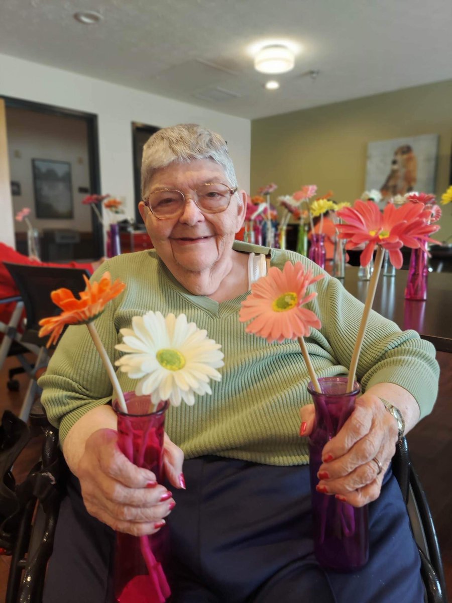 AshfordPlaceHC's tweet photo. We are feeling all the flower power while making our centerpieces!
#TrilogyThemeWeeks #GroovinwithTrilogy #DancingthroughtheDecades https://t.co/A0WIk20IOO