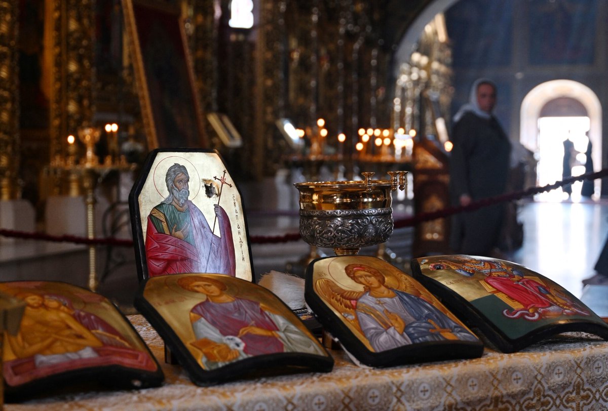 UnseenOps's tweet image. Like something from Warhammer 40,000, Ukrainian ballistic armor plates which stopped bullets painted with saints and consecrated as sacred relics.