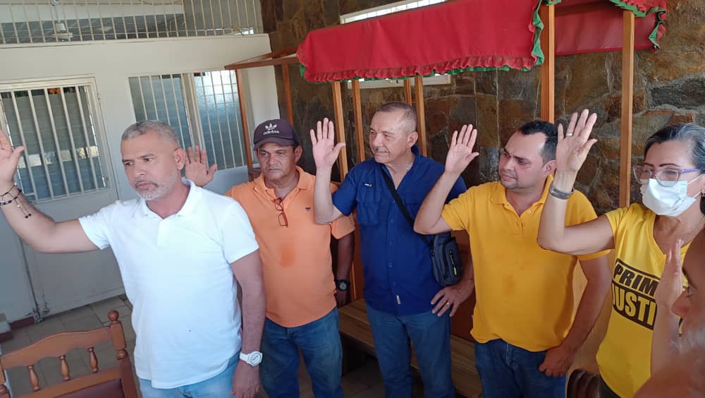 fernandarms13's tweet photo. Juramentacion de 2 comite Justicieros en los centro C.E.I. Emilia Mata Vasquez y U.E. Luis Castro, con la presencia de nuestro Presidente y la Direectiva Parroquial, @Dinorahfiguera @PJFamiliarNac @pjnuevaesparta @ActivismoPJ @PJVALENTINA @hcapriles @TomasGuanipa https://t.co/ghvYMserDj