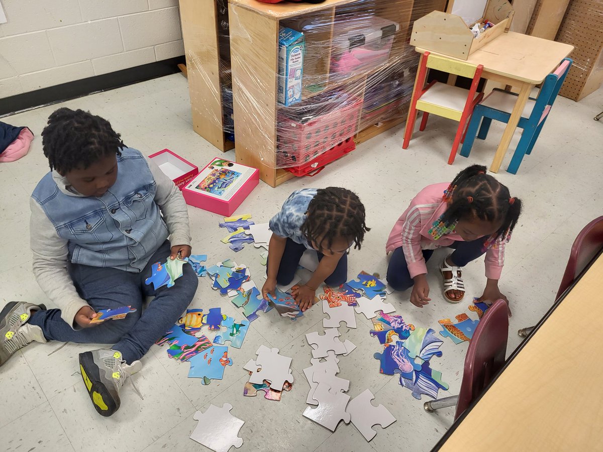 BassettRobin's tweet photo. We had some friendly competition today.  4 teams.  4 floor puzzles.  We had a contest to see who would finish first.  The students learned teamwork, leadership, and good sportsmanship.
#ncssbethebest
@HopeFBarr 
@RyanEarlJames 
@RPES_Cougars 
@Samantha_Fuhrey https://t.co/gADFySRtEY