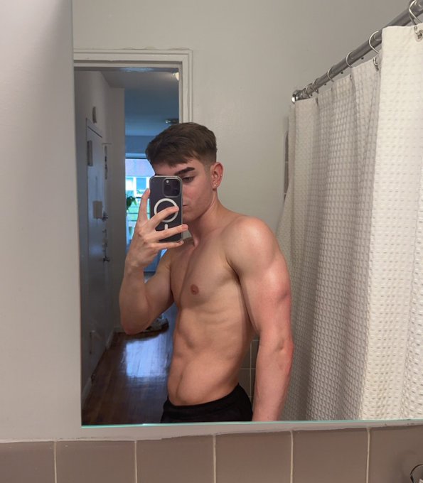 looking slutty&hellip; https://t.co/Nsoe0URt2V