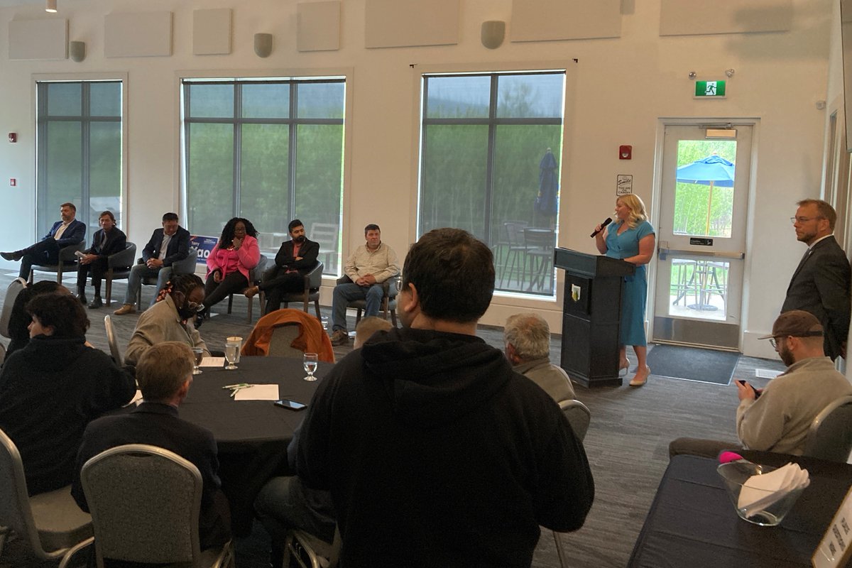 ABmunis's tweet photo. @ABmunis sponsored a candidates’ forum hosted by @ymmchamber on May 23. @KGardnerCalmar highlighted our non-partisan ‘Think Alberta, Vote Local’ info campaign. 

#ABmunis #VoteLocal #ABpoli https://t.co/hn1znAiRaz