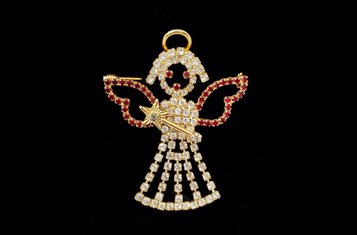 Vintage 1960s red and silver rhinestone goldtone angel brooch | 60s holiday season brooch tuppu.net/fa31e520 #Etsy #RetrouverBizVintage #VintageBrooch