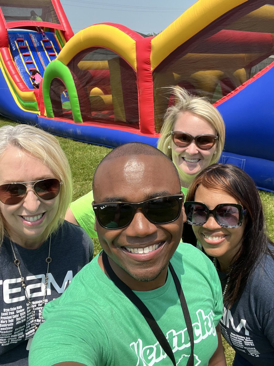 BRichburg78's tweet photo. Field Day Road Trip: Yates Elementary School. This visit brought back SO many memories for me (always a Wildcat 💚💛). 

Thanks Principal Kirk for letting us enjoy this time with you and your students! #TeamYates https://t.co/BpLvQYFP4s