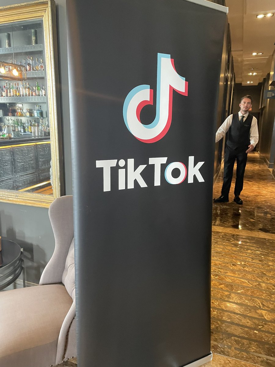 jpiedrahita's tweet photo. Mañana del miércoles, Madrid, @theprincipalmadridhotel, @mkdirecto con la trending plataforma del entretenimiento digital, @TikTok_ES @TikTokLatAM, escuchando (y filmando para ti) las razones por las que las #marcas de hoy deberían probar anunciarse en ella: https://t.co/kJrjbh7guc