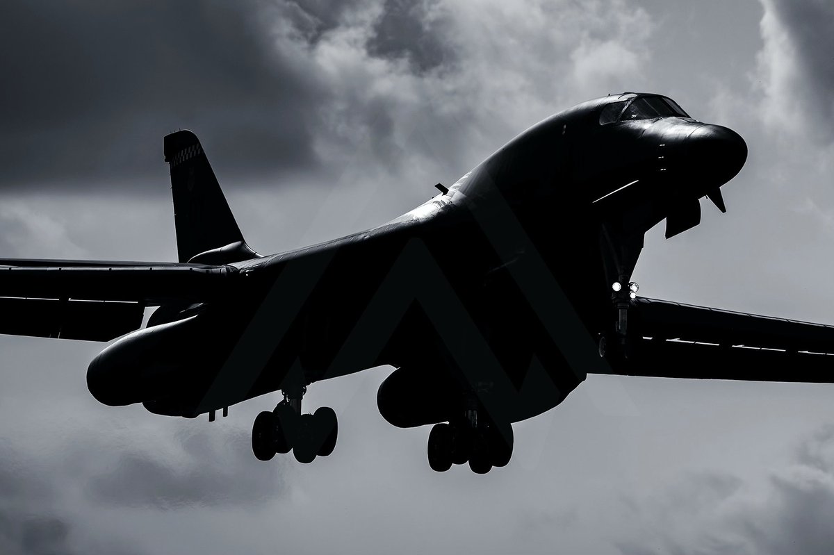 AshleyWallace19's tweet photo. The Bats are back! Easterly winds making it near impossible to get a decent image of their arrival at 1800L. ‘SPICY 21’ seen arriving to RAF Fairford after a 19hr mission to the Baltics ready for BTF 23-3. So good to have these back in the Cotswolds #ToTheBats #SweepEm 🦇 🦴 https://t.co/IK3K83O9lx