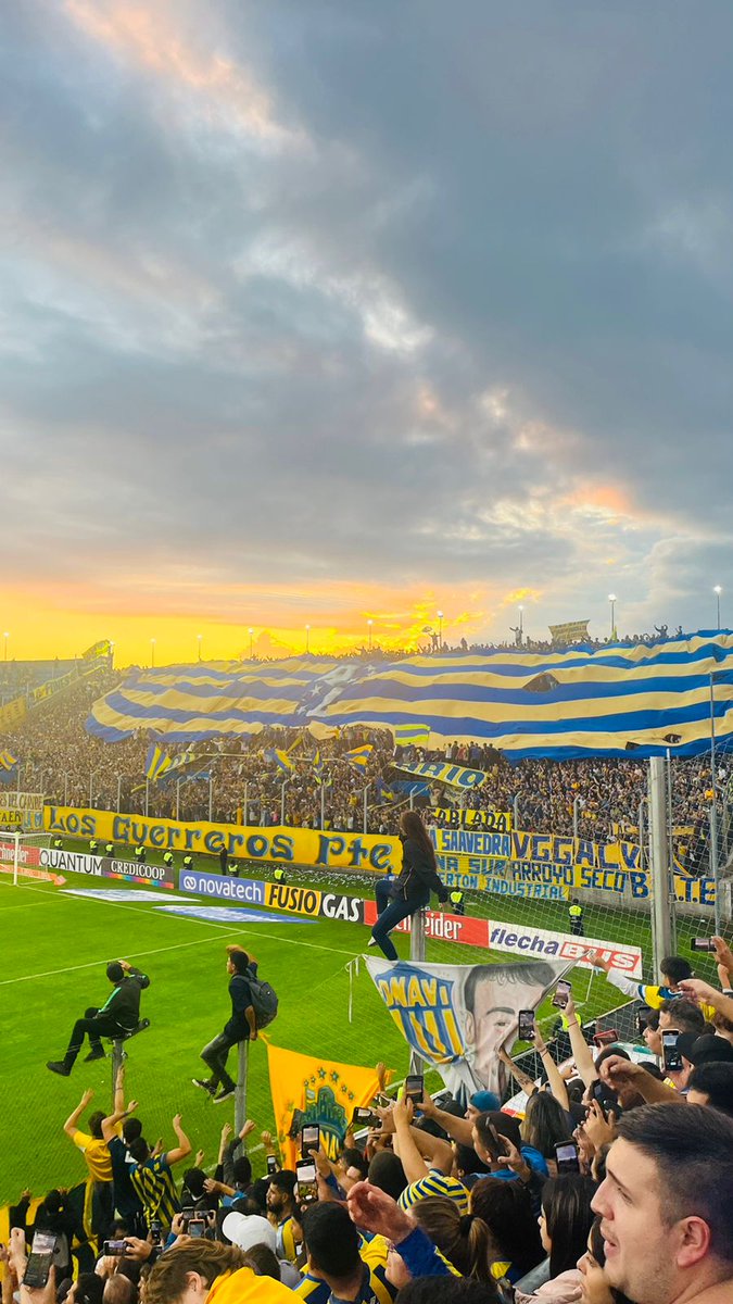 Azul y amarillo.
¡COMO MI CORAZÓN!