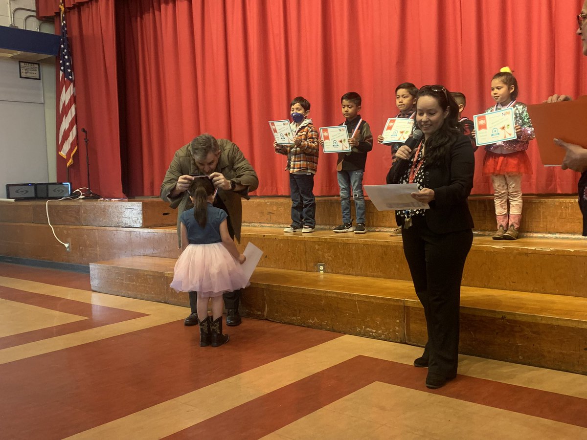 Thank you, Mr. Centeno, for helping us honor &amp; celebrate our Kinder students this morning w/ their iReady Stretch Growth certificates &amp; medals at the End-of-Year Awards Assembly!! <a href="/Digital_NLMUSD/">Ernesto Centeno</a> <a href="/kristinecvar/">Dr. Kristine Cvar</a> <a href="/nlmusd/">Norwalk-La Mirada Unified School District</a> 🦅