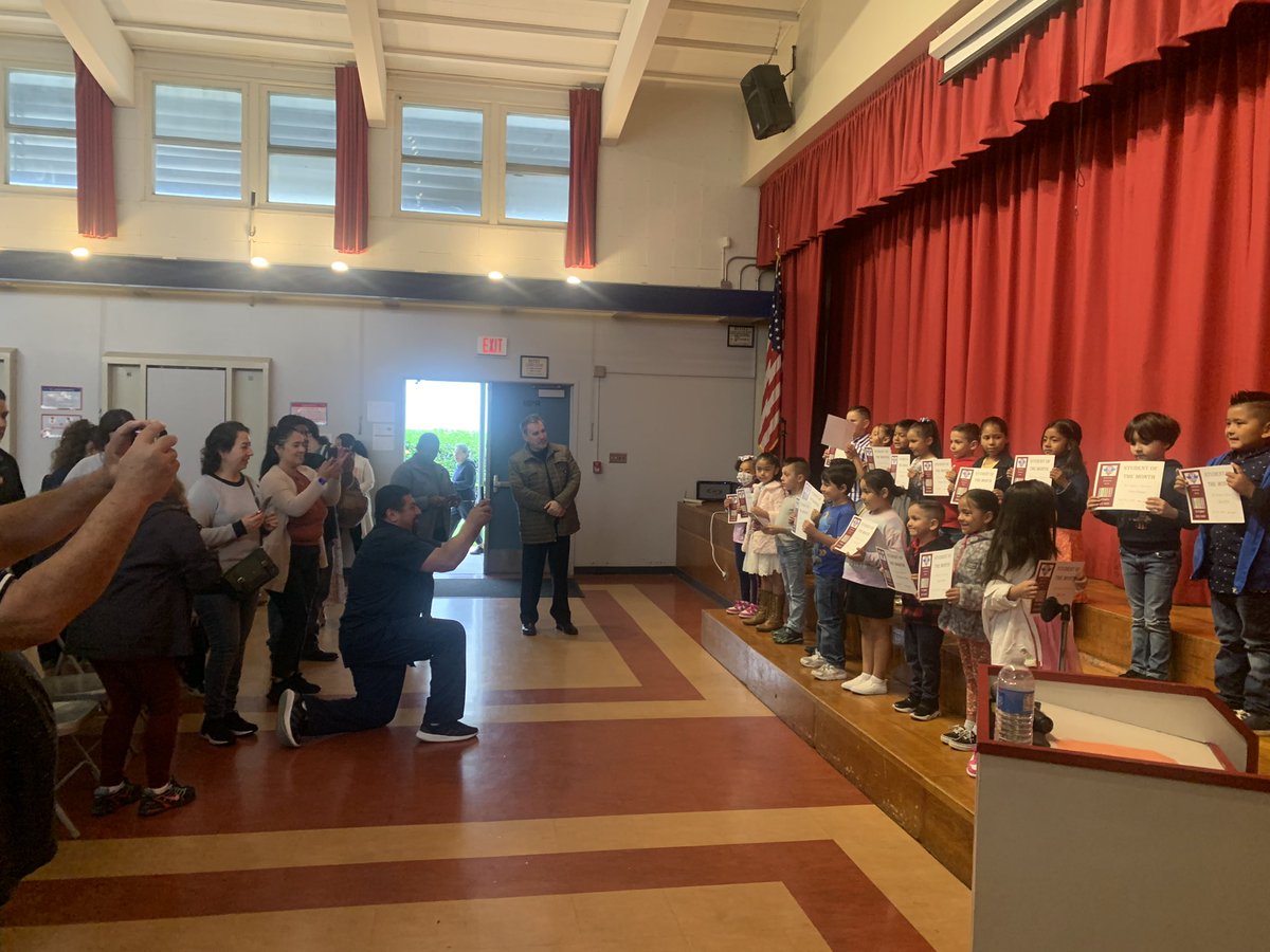 sharonstewPrin's tweet photo. Thank you, Mr. Centeno, for helping us honor &amp; celebrate our Kinder students this morning w/ their iReady Stretch Growth certificates &amp; medals at the End-of-Year Awards Assembly!! @Digital_NLMUSD @kristinecvar @nlmusd 🦅 https://t.co/caGGRMJ3n9