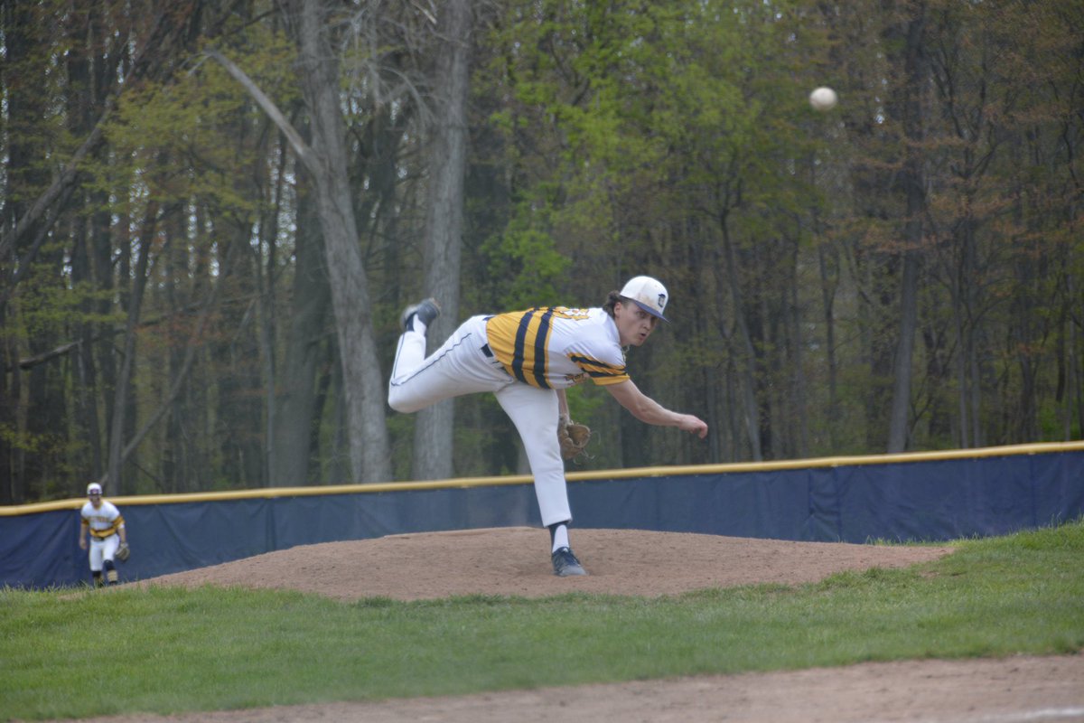 BombeBlake's tweet photo. Last two outings as a sophomore for @SC4_Baseball @SkipRK23 @CoachRich_NPA 
Vs. Macomb CC - 1.2 IP, 17P, 0H, 0BB, 0R, 2Ks
Vs. Mott CC - 1.0IP, 8P, 0H, 0BB, 0R, 1K https://t.co/wO0NHCEU3d