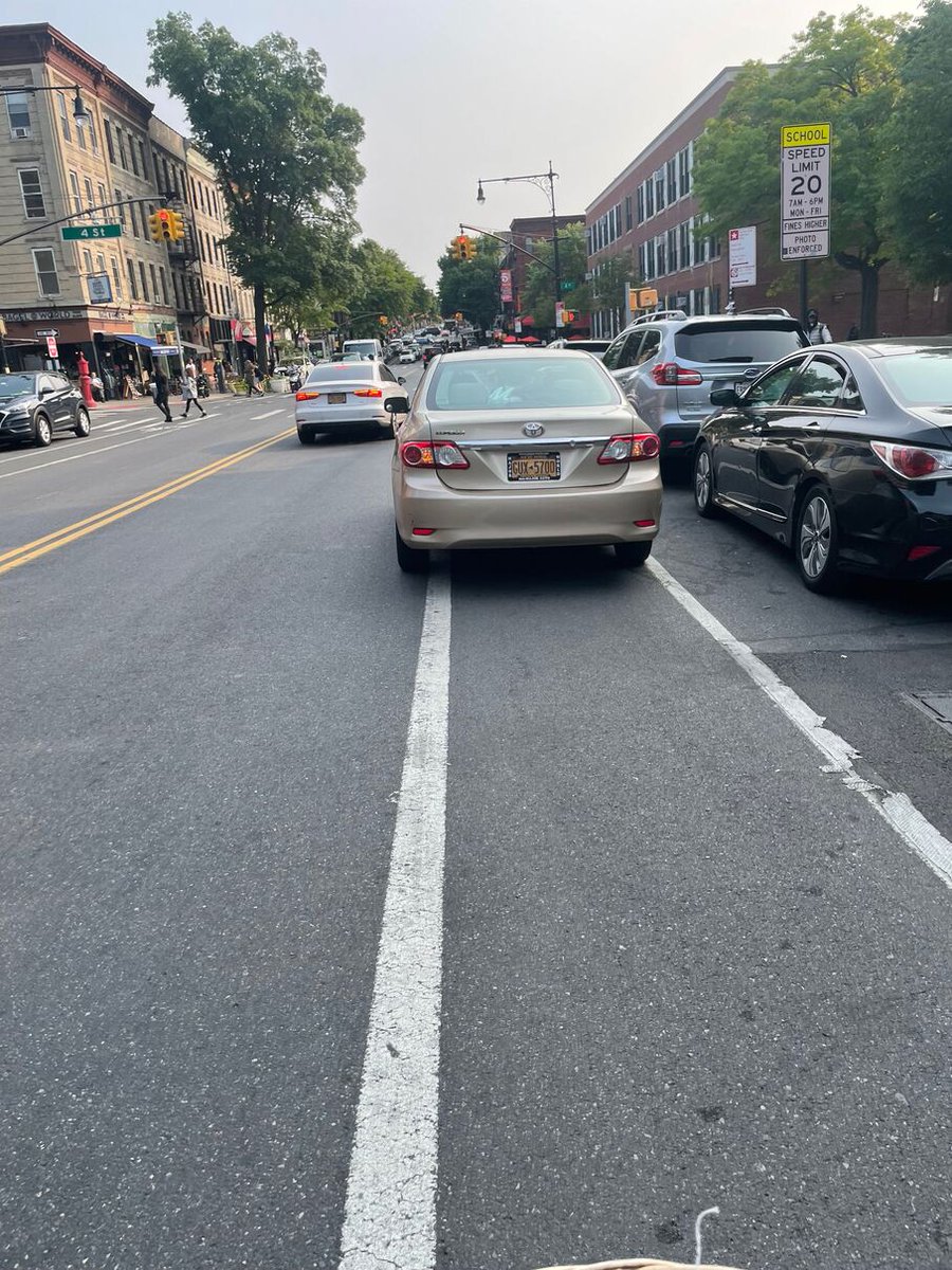 Reported_NYC's tweet photo. The driver GUX5700 blocked the bike lane near 325 5th Ave on May 24. This is in Brooklyn Community Board 06 #brooklyncb6 &amp; #NYPD78. #VisionZero #BlockedBikeNYC https://t.co/nxEmWWQn1G