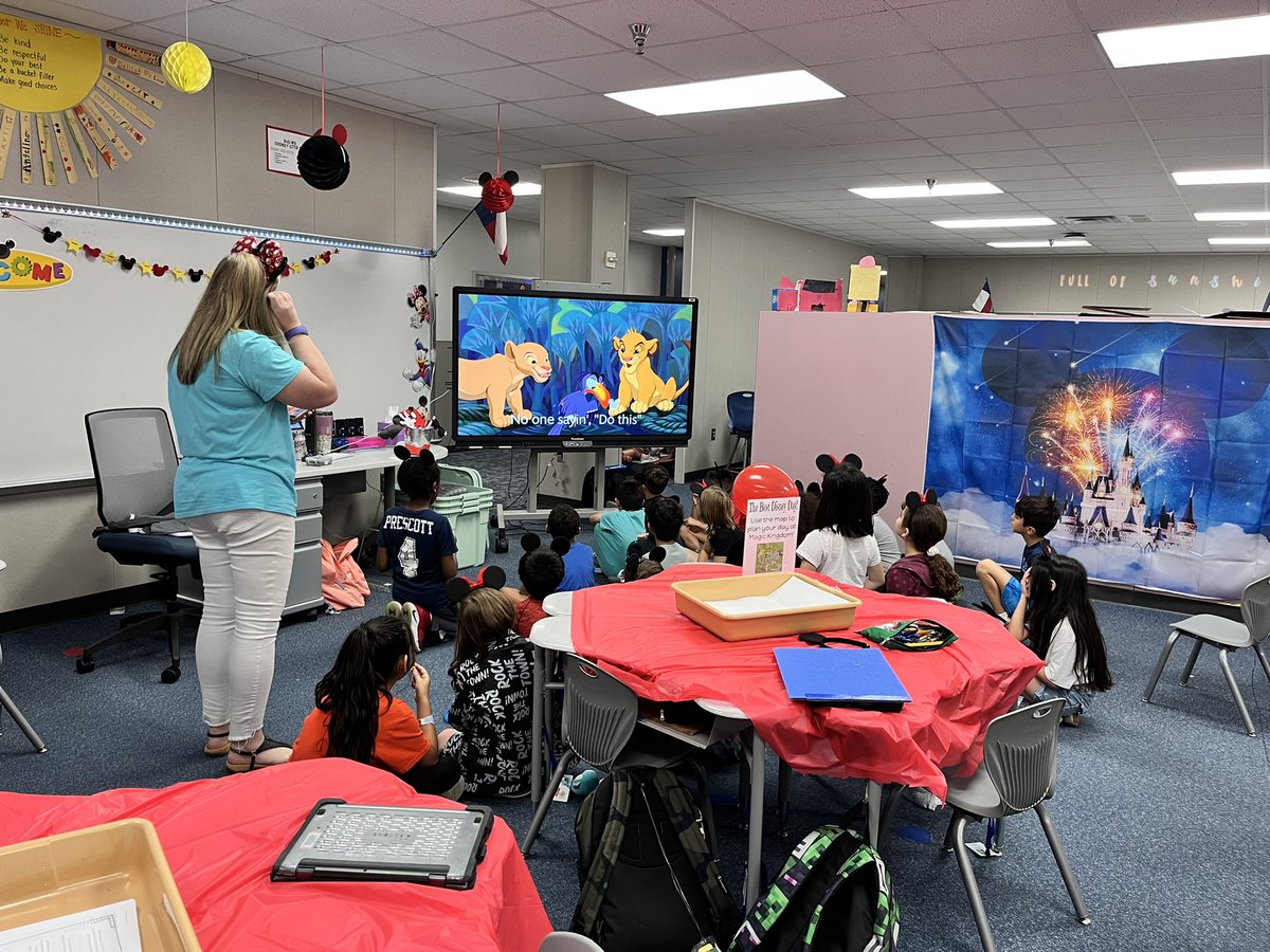 Disney Week in 2nd Grade has been so much fun!! We loved seeing their eyes light up and experience the magic of Disney in their very own classrooms! #funatfarney #Disney #magic @WaltDisneyWorld