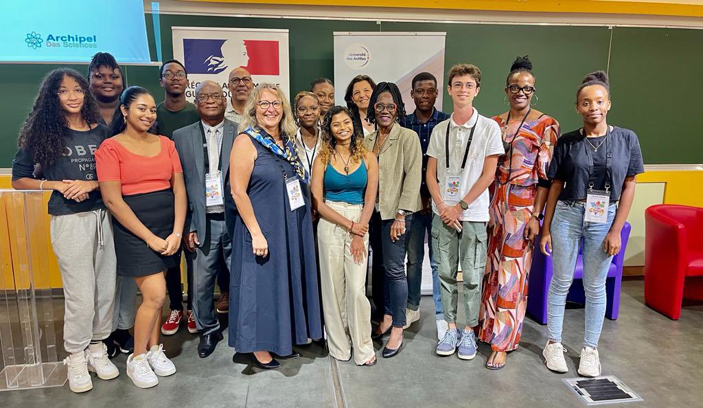 #Colloque Sciences, École et Société »

Merci aux élèves élus des #CVC et #CVL qui ont participé activement aux débats !