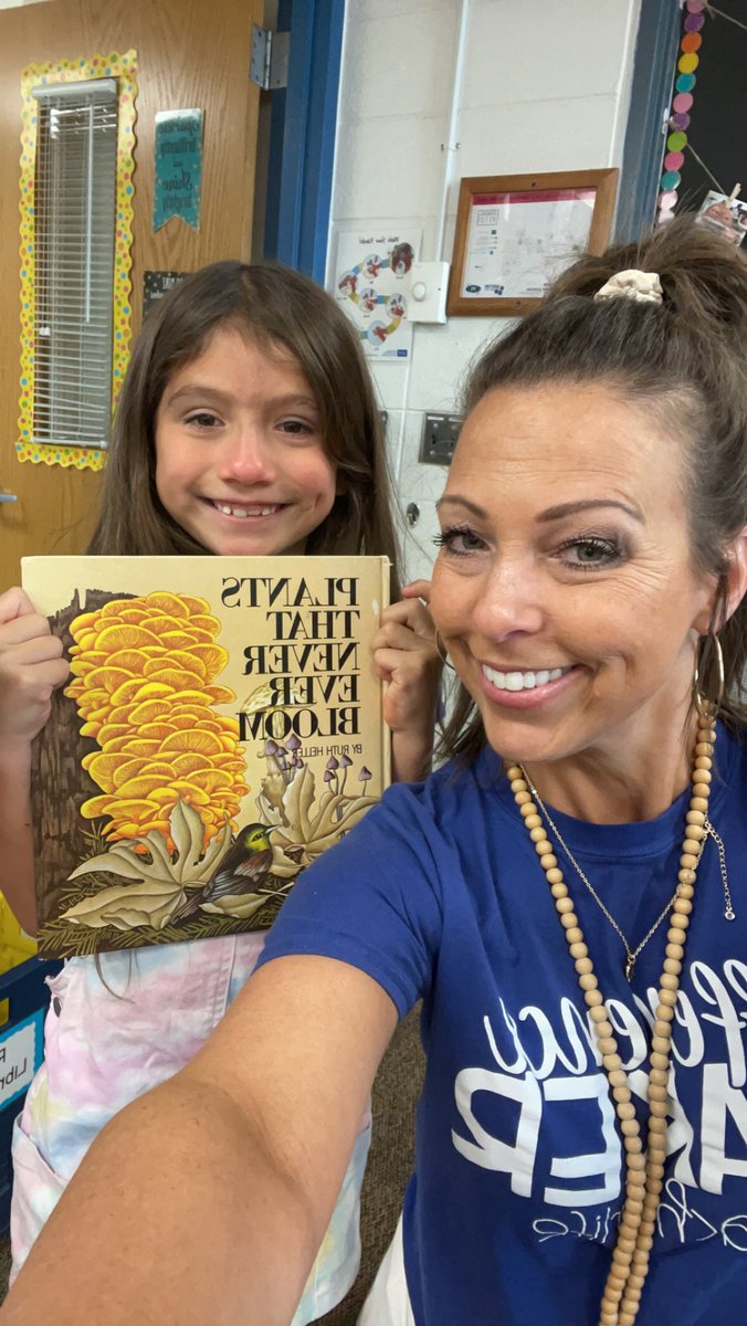marnellandrea29's tweet image. This sweet girl saved her Starbucks up to read to my classroom. She was all smiles! I sure do miss her! @VV_Voyagers @WerleKelly #fabulousfirsties #guestreader #smiles #alwaysapositiveattitude