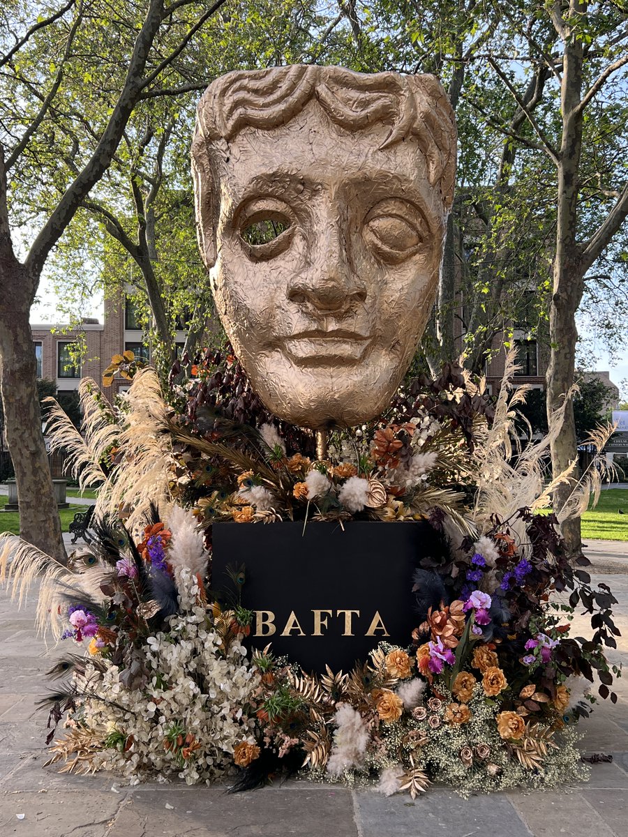 londonviasurrey's tweet photo. Flowers on Film — Chelsea in Bloom, London's largest free flower festival featuring 85+ displays runs through May 28th #ChelseaInBloom #Cadogan @The_RHS #SloaneSquare @KikiMcdonough #MaryPoppins @BAFTA @InsideJigsaw @BlueBirdChelsea #ConfettiClubLondon
https://t.co/VJjyxdM6eo https://t.co/l4x3iImh7e