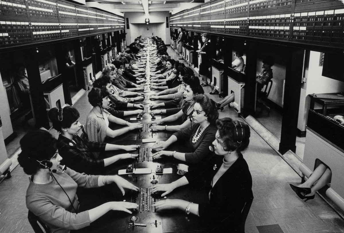 Manhattan switchboard operators by Eliot Elisofon, 1963