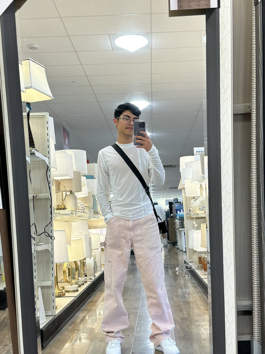 AyeIsaaccc's tweet photo. On Wednesdays, we wear pink 🩷 https://t.co/SaF7AFciA8