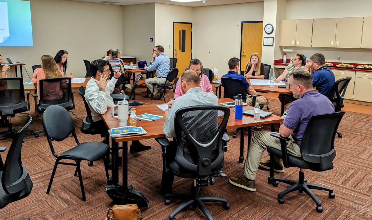 julia_skolnik's tweet image. We're getting closer to the @UCFSD Portrait of an Educator! Congrats to this stellar committee of K-12 teachers, admins, support staff, board members and parents who have collaborated all year to articulate the important qualities of educators in UCFSD. Innovation in action! 👏🏻⭐