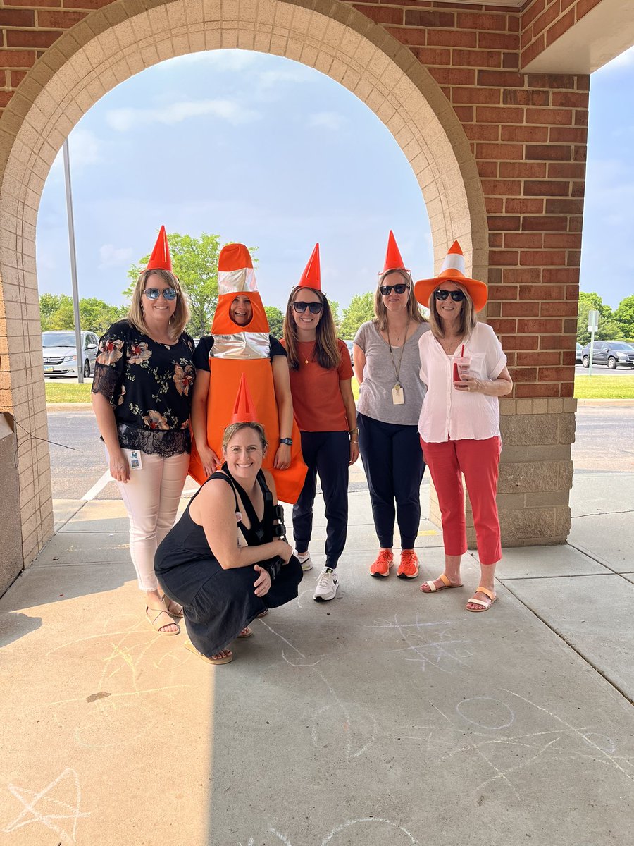 MrsStrancarMECC's tweet photo. MECC North Car Rider Crew has been having so much fun and getting so many smiles this week at arrival and dismissal! https://t.co/Z2oHmE0Xb8