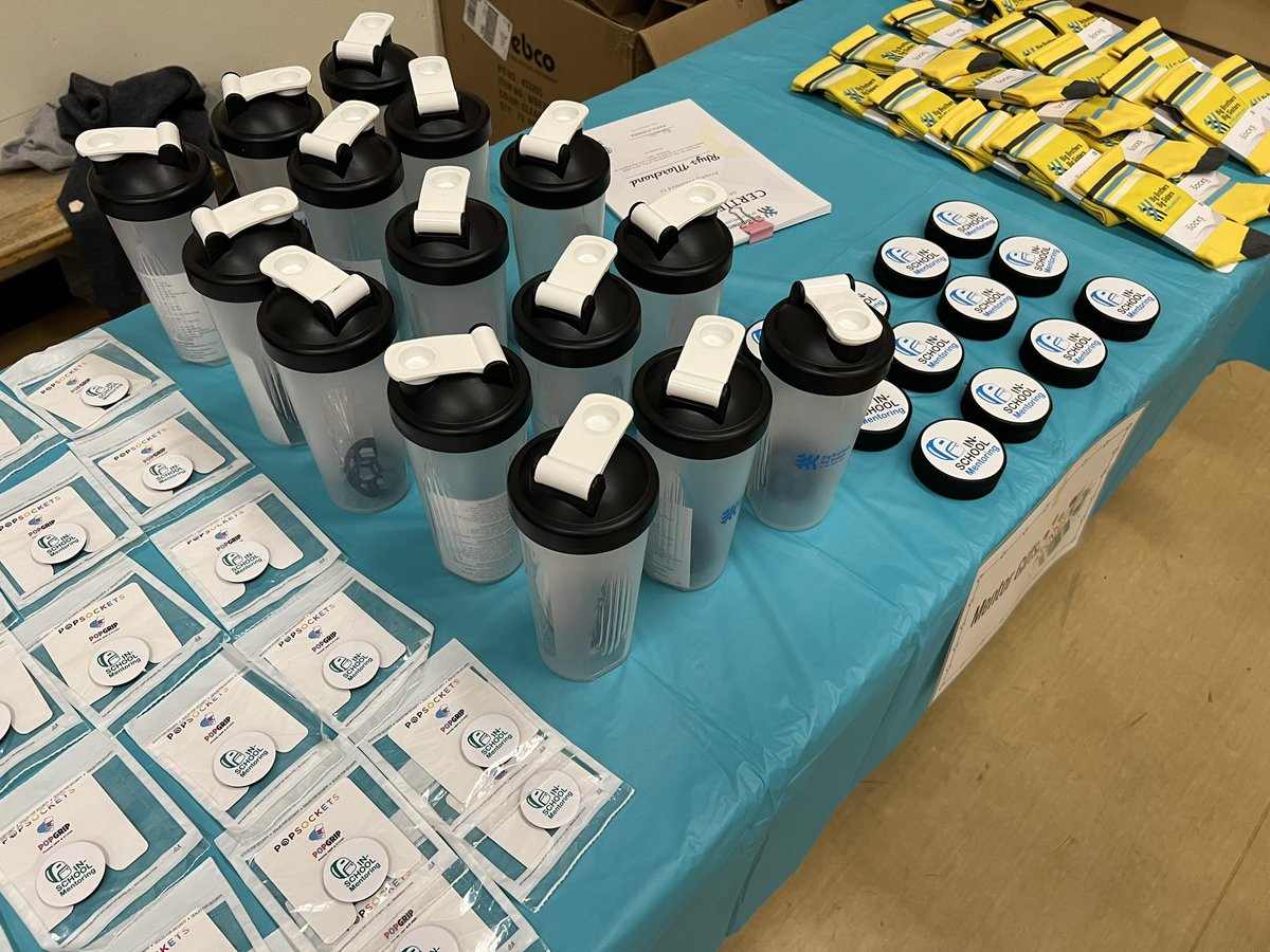 Holly Zurak tweet media