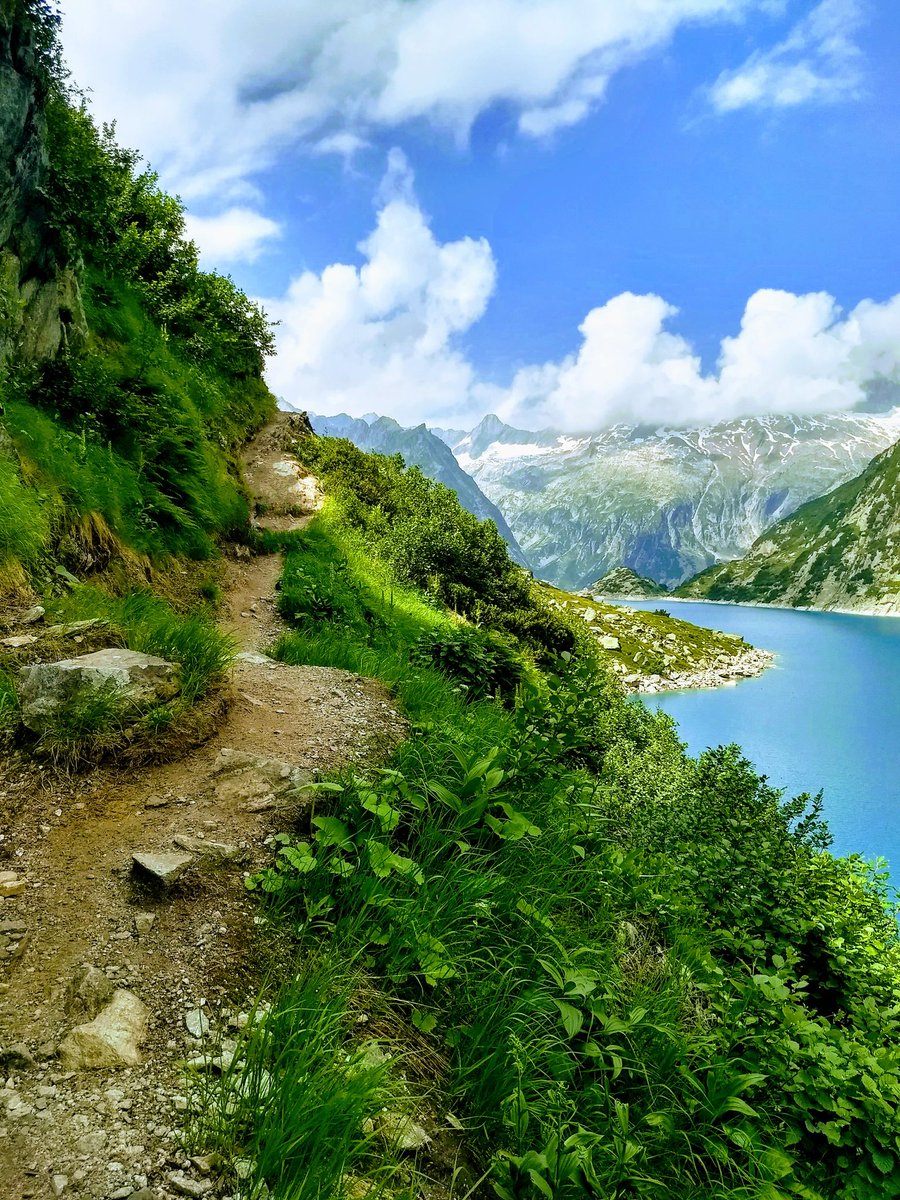 Can anyone guess the name of this lake? A hint: you can find it on the way to the Grimselpass...