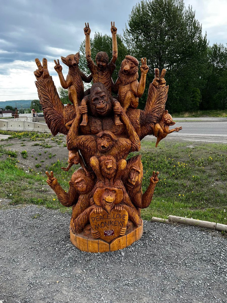 Kostielney's tweet photo. @TerryMatalas @Iamscottiet This is where the army of the 12 monkeys went to after the show. We even have a hyena in there I believe. Lol https://t.co/duZZk1RkIt