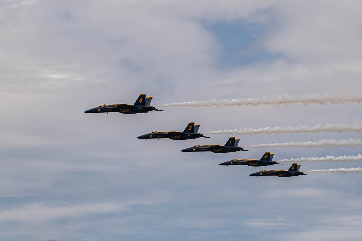 NavyAthletics's tweet photo. Always a pleasure having the @BlueAngels in town!

#FlyNavy https://t.co/qckJEHclzn