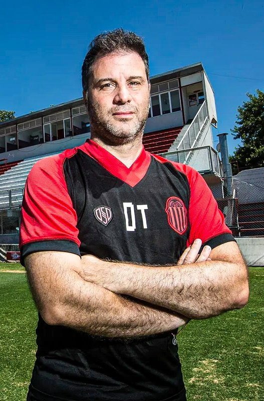🚨💣 Tras la POSIBLE SALIDA de Ancelotti, el DT que busca el Real Madrid sería RODOLFO DE PAOLI.

Vía @ElDipyOk