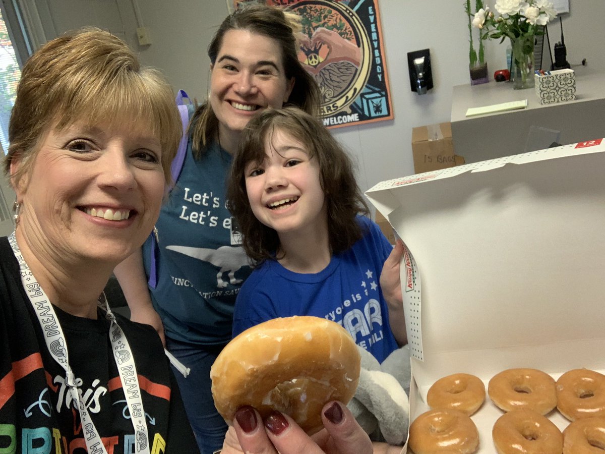 Nothing starts your last day of school better than a hot @krispykreme donut! Thanks Sophia! 💗 #luckyprincipal #theSlate⭐️ #itsworthit