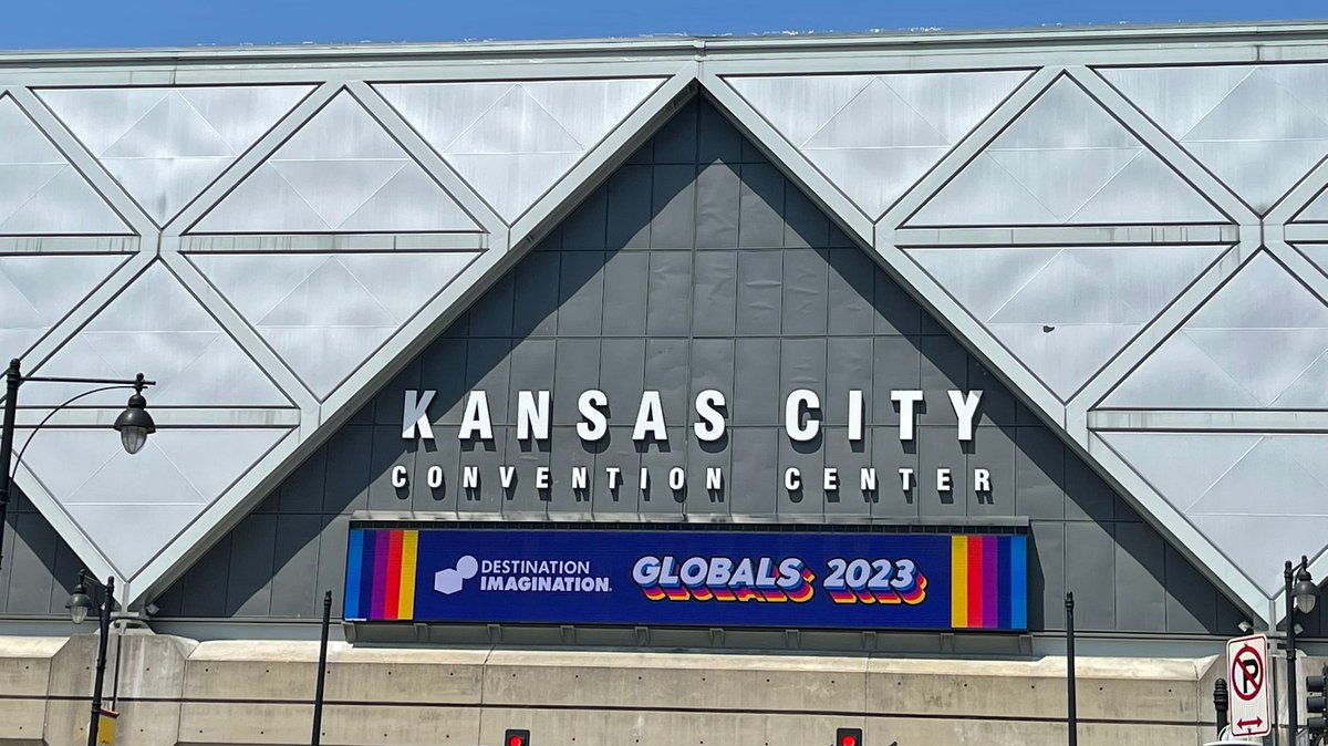 MarvinRidgeMSNC's tweet photo. Mavs Nihira Deliwala &amp; Navneesh Annandi spent the last few days competing in Destination Imagination's Globals.  Their design advanced previously through Regional and Affiliate tmt rounds.   🎢👏 #DIglobal #EngineeringThrillRide #RollerCoasterBuilders 
@aghoulihan @ucpsnc https://t.co/LB7xnLJLpq