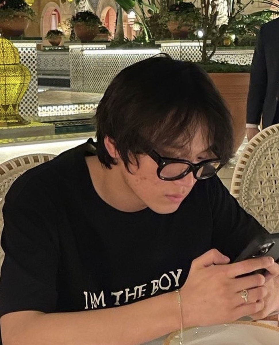 BASE ON tweet media