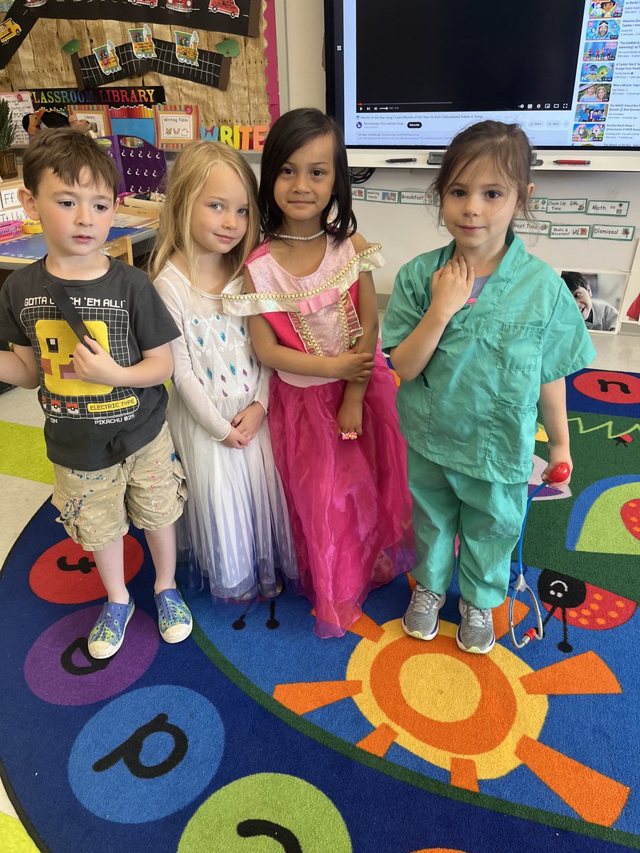 ps70_q's tweet photo. Thanks to @NYCKidsRISE our #TEAM70q community is learning about saving for higher education. Let’s continue to build a financial foundation and educational future for each child! #SavingTogether💰 https://t.co/myMySSrd0x