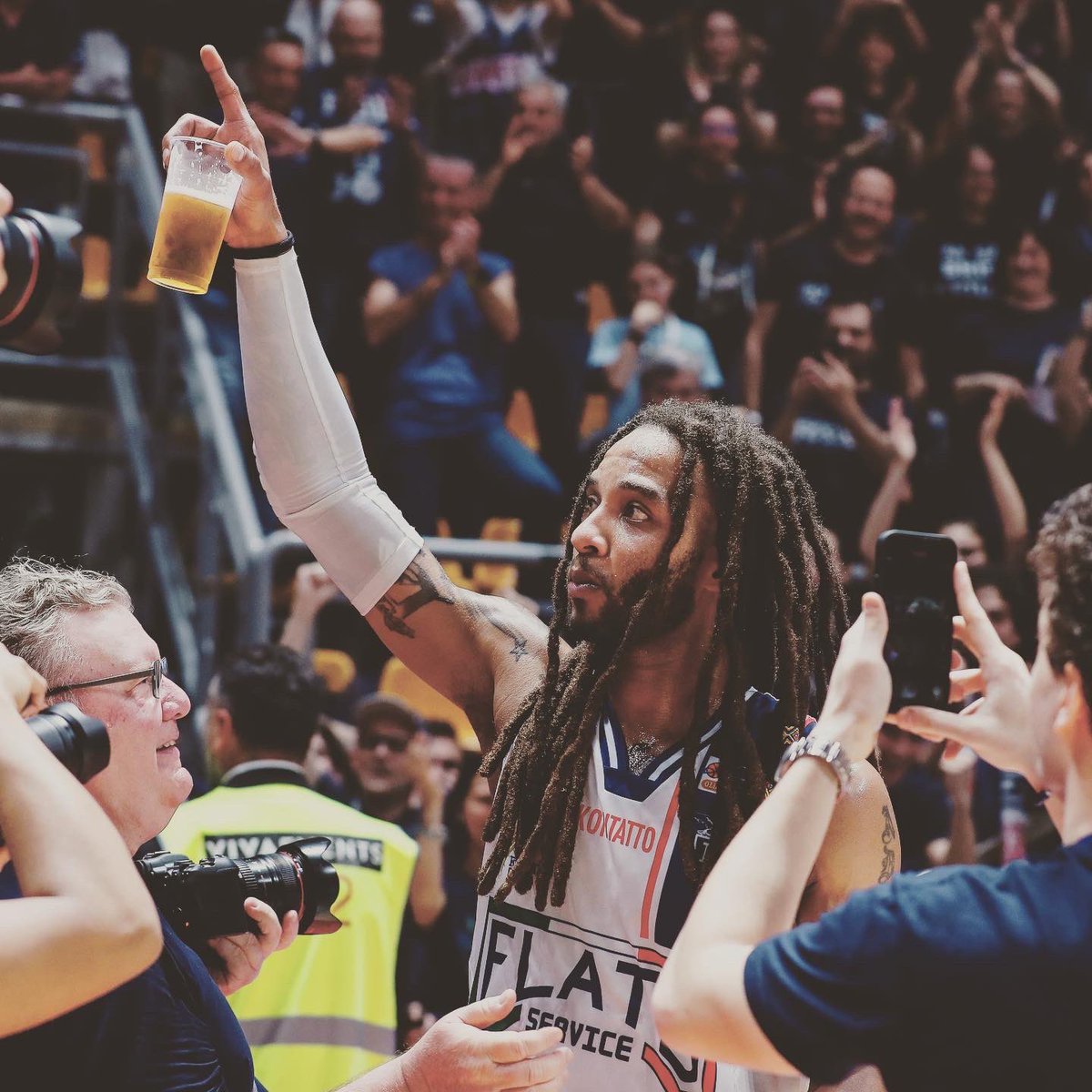 iadrianbanks's tweet photo. This s*** is legendary to me! 🍻 https://t.co/O3C8yYGHYH
