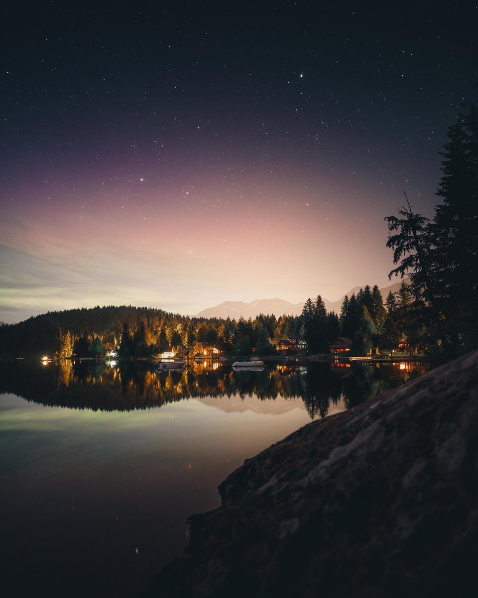 GoWhistler's tweet photo. The northern lights were visible from Whistler last weekend! ✨ The colours captured by camera are absolutely stunning! #OnlyInWhistler

Photos 1-2: lucassmith200
Photos 3-4: danysoares/etienneletondeur https://t.co/5rg6Vtvnun