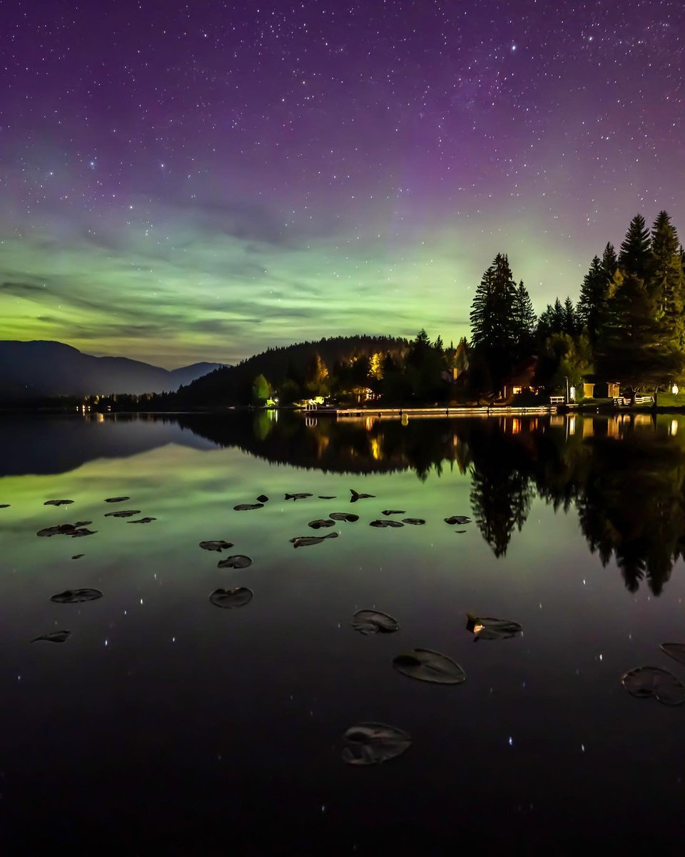 GoWhistler's tweet photo. The northern lights were visible from Whistler last weekend! ✨ The colours captured by camera are absolutely stunning! #OnlyInWhistler

Photos 1-2: lucassmith200
Photos 3-4: danysoares/etienneletondeur https://t.co/5rg6Vtvnun