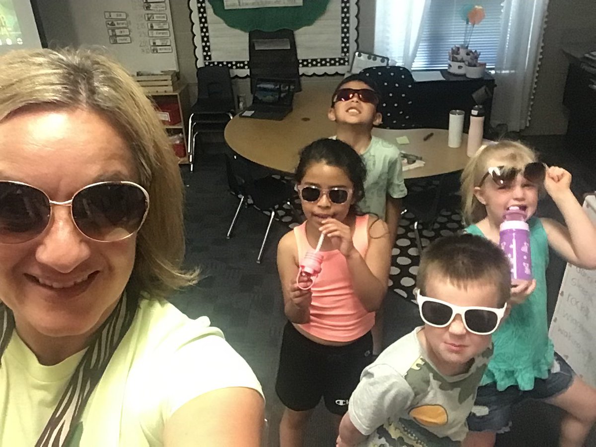 shaferkdgrocks's tweet photo. Sad to see them go…but so excited to see so much growth! Their future is so bright!🕶️ @Buffaloes_SMSD https://t.co/icssJnPVSq