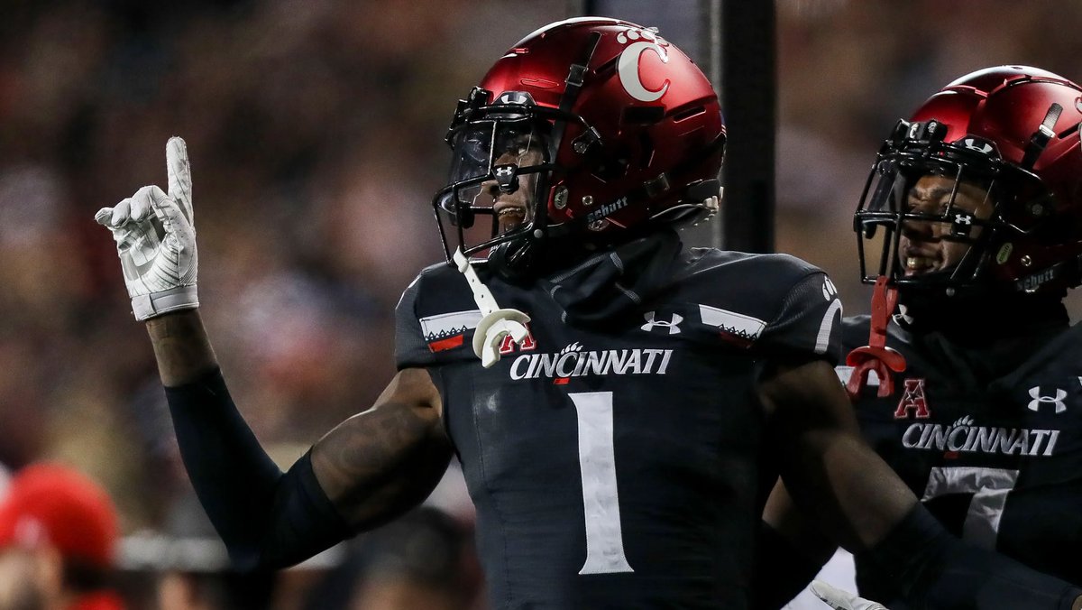 maximus_ahoia's tweet image. I’d like to thank the Lord for blessing me with my eighth offer from the University of Cincinnati @coachphilaustin @Coach_RAD_ @JUCOFFrenzy @JuCoFootballACE