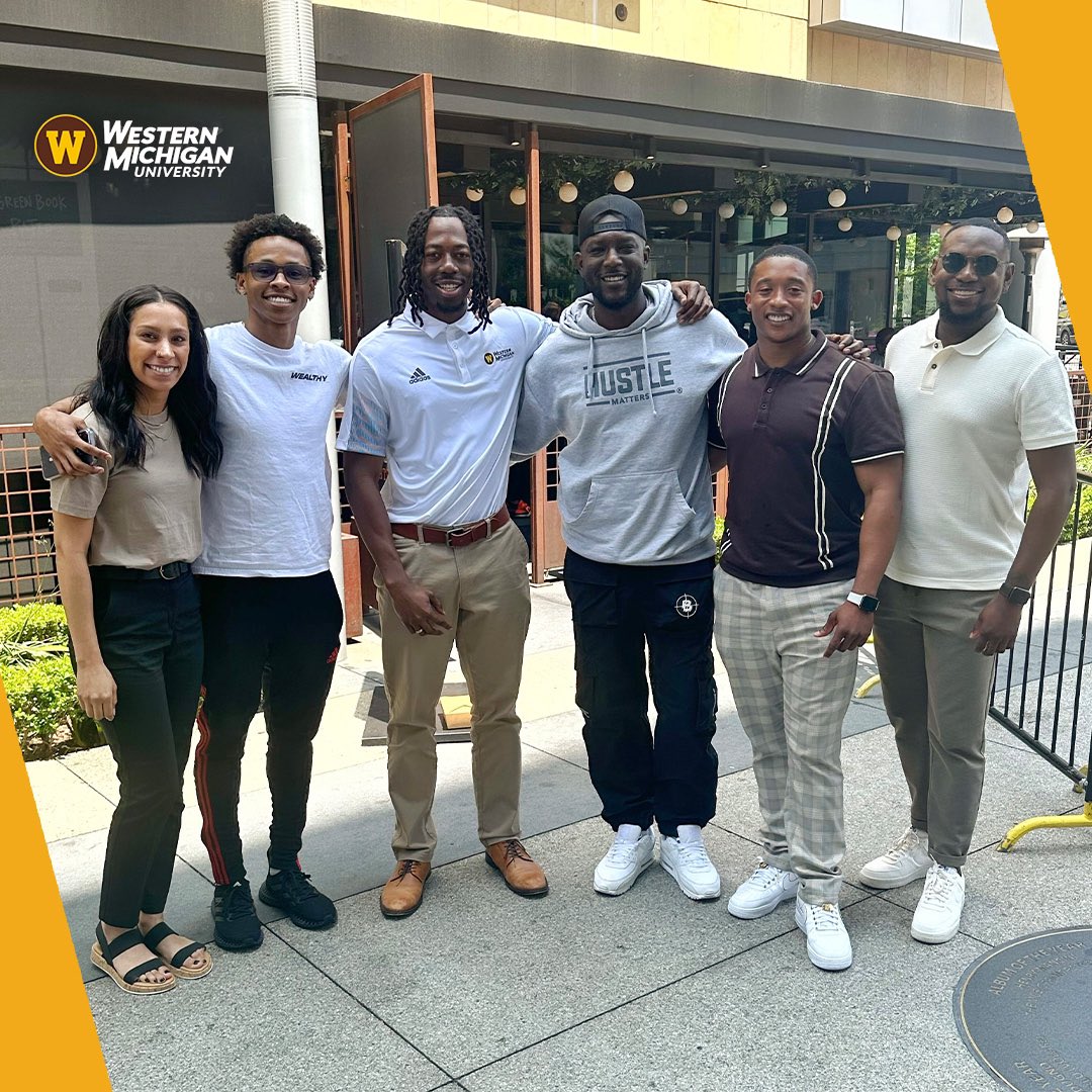 AaronConey's tweet photo. Met up with some @WesternMichU student athletes visiting LA for the @BSASummit. Always a pleasure to share my journey &amp; serve as a resource to the next gen. Excited to see how their journeys unfold! 💫🐎 #HustleMatters #WesternMichiganUniversity #ProudAlumni #GoBroncos #bsasummit https://t.co/Tv1W9R1YJC