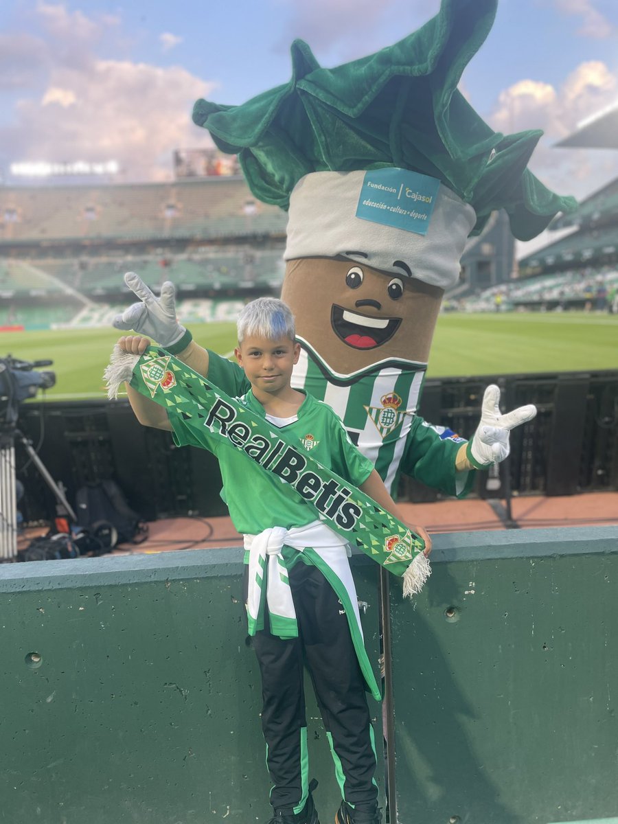 Bufanda perdida en gol norte grada baja escuadra derecha de la portería! Gracias de antemano! <a href="/tonidoblas1/">TONI DOBLAS</a> <a href="/ToniSanchez11/">Antonio Sánchez</a> <a href="/tono_oficial/">TØNØ</a> <a href="/Mrlopera__/">Mrlopera_</a> <a href="/ErPali_/">Er Pali</a> <a href="/Pakito_mc/">Paquito Morales</a> <a href="/C1audioBravo/">Claudio Bravo Muñoz</a> <a href="/gafilla_lopez/">rafa</a> <a href="/torreblancagrn/">Torreblanca Green</a>