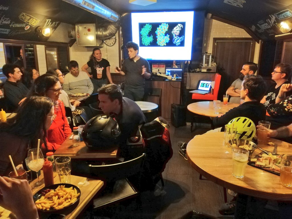 labexWhoamI's tweet image. On a clôturé #pint23 au Bistro de la Banque avec la soirée Nouvelles #technologies : simuler pour étudier 💻💊🥽

🎙️Pierre Monmarché (lab Jacques-Louis Lions et @LCT_UMR7616) &amp;amp; @BarbaultFlorent (@ITODYS_lab)

Et un joyeux anniversaire à Barney 🇫🇷 et @EloScicomm 1️⃣0️⃣🎂