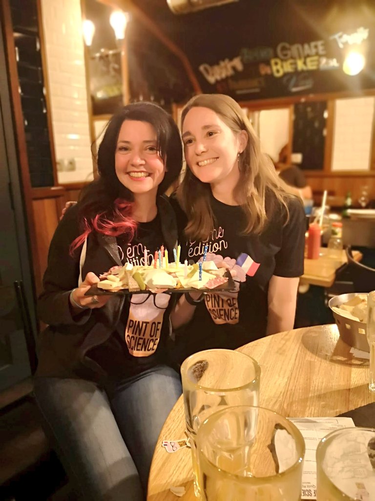 labexWhoamI's tweet image. On a clôturé #pint23 au Bistro de la Banque avec la soirée Nouvelles #technologies : simuler pour étudier 💻💊🥽

🎙️Pierre Monmarché (lab Jacques-Louis Lions et @LCT_UMR7616) &amp;amp; @BarbaultFlorent (@ITODYS_lab)

Et un joyeux anniversaire à Barney 🇫🇷 et @EloScicomm 1️⃣0️⃣🎂