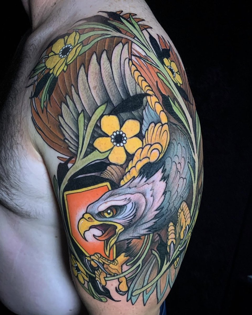 MarkedStudios's tweet photo. Throwback to this neo tatt, sooo talon-ted! 🦅

By @kennytavener_art

#neotradeagle #neotraditionaleagle #eagletattoo
 #markedstudios #inkedbymarked #tattooredefined #neotraditional #neotraditionaltattoo #worldfamousink #neotradstyle #inkhealthaftercare #inkheath #vitalitree #vit https://t.co/DCfJTezE8l