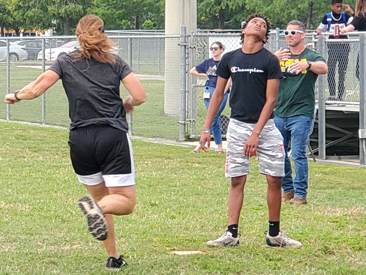 A one pic summary of the teachers vs. students kickball game today!! <a href="/kahlams/">Kahla Middle School</a> <a href="/joshuadan/">Joshua Carroll</a> <a href="/slmoss00/">Samantha Moss</a> @JacksonCFISD @Tonjateaches7th <a href="/CAlexander_15/">Chelsea Alexander, M.Ed</a> @nick@AlexMeyer1206