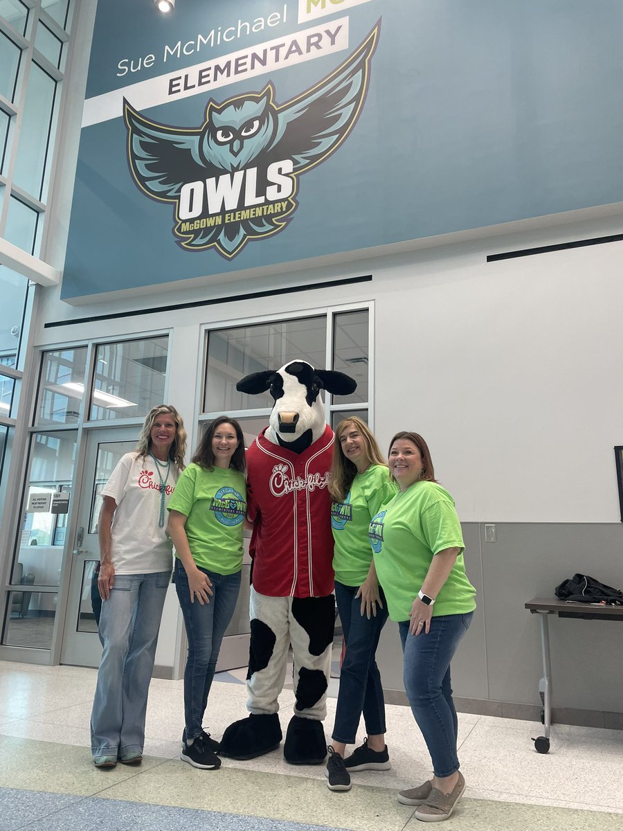 MathwithCherish's tweet photo. Thank you Chick Fil A for celebrating learning with us.  We loved our surprise visit. @cfisdmcgown @ChickfilA #owlaboutthebest https://t.co/fWl6u6Xcjs
