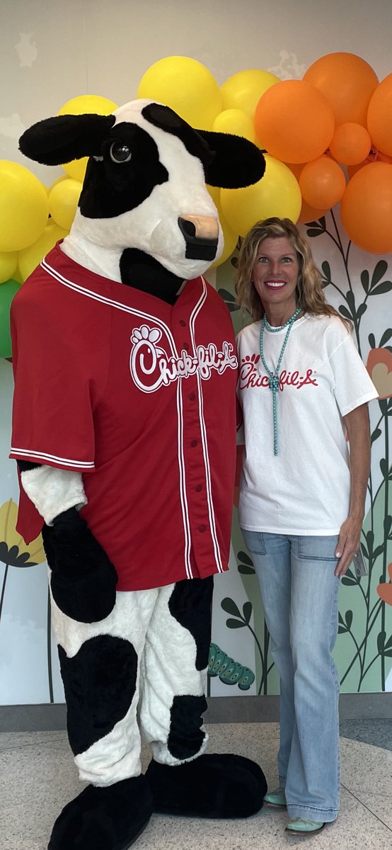 MathwithCherish's tweet photo. Thank you Chick Fil A for celebrating learning with us.  We loved our surprise visit. @cfisdmcgown @ChickfilA #owlaboutthebest https://t.co/fWl6u6Xcjs