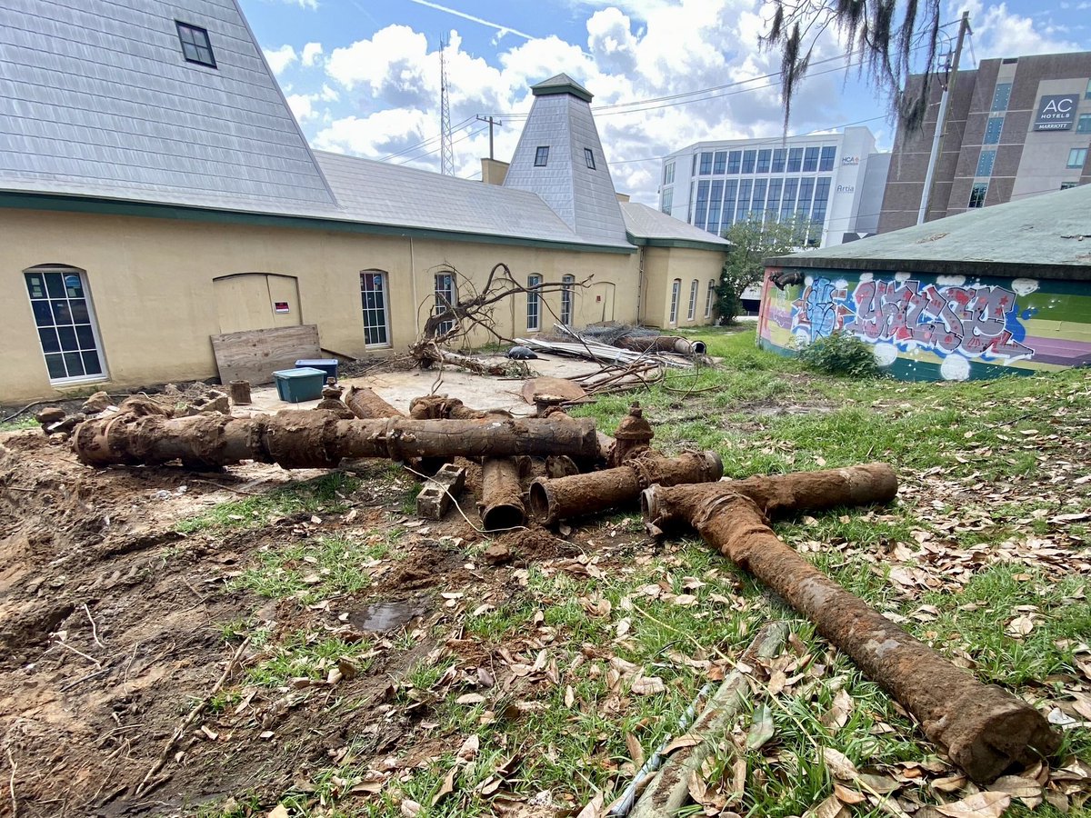 More beer garden work getting done! 👷‍♀️ This is going to be a great outdoor space to enjoy a cold one when we’re done. Can’t wait to share it with you soon! 🍻

#craftbeer #tallahassee #tallahasseebeer #madeintallahassee #ihearttally #craftcapital