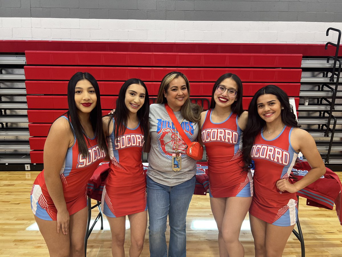 NMHolguin_SMS's tweet photo. It was so nice running into former students during our 8th grade Socorro High School tour. It brings me joy to see their growth and to reconnect with on the fun memories from their middle school years. https://t.co/DmkpxVtrhK