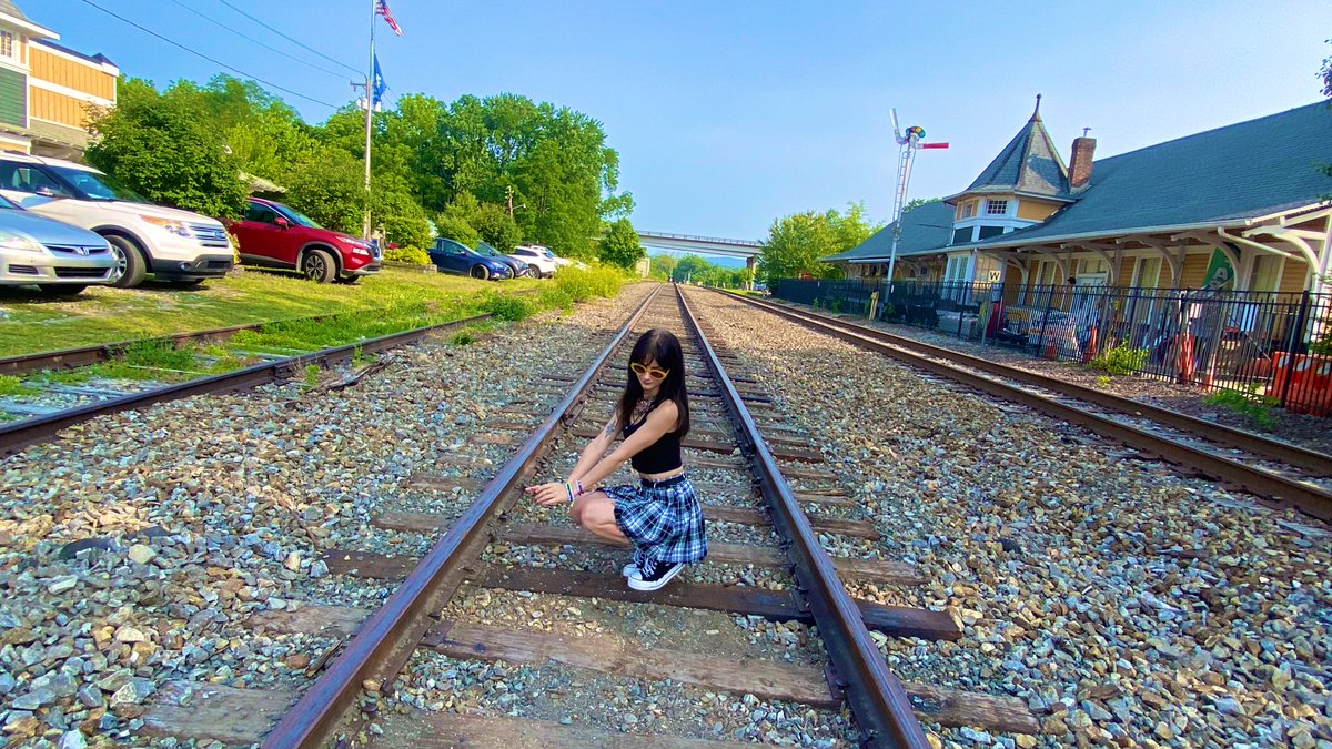 kerijane222's tweet photo. drunk train track photos cause why tf not https://t.co/y6ENvpTQ3O