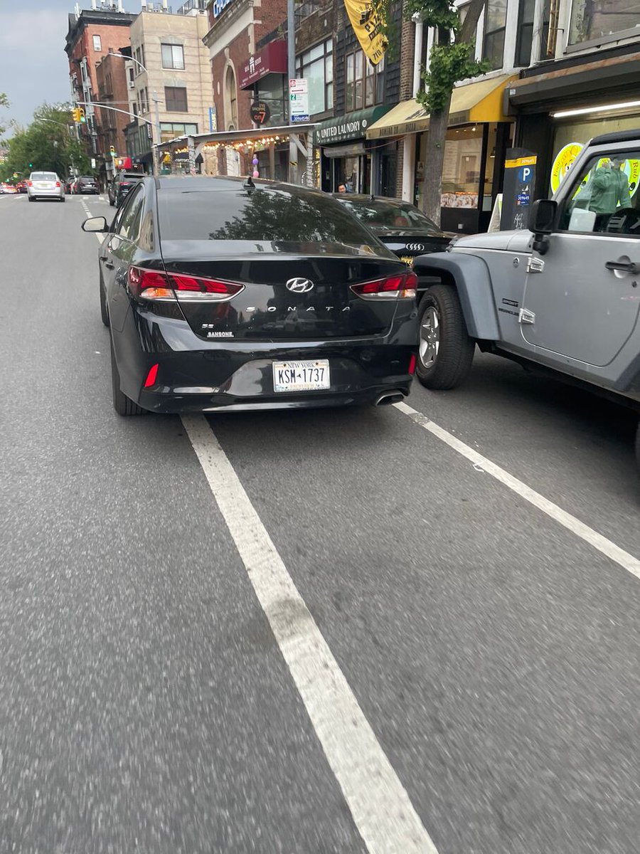 Reported_NYC's tweet photo. The driver KSM1737 blocked the bike lane near 165 7th Ave on May 24. This is in Brooklyn Community Board 06 #brooklyncb6 &amp; #NYPD78. #VisionZero #BlockedBikeNYC https://t.co/aHW8x94WWU